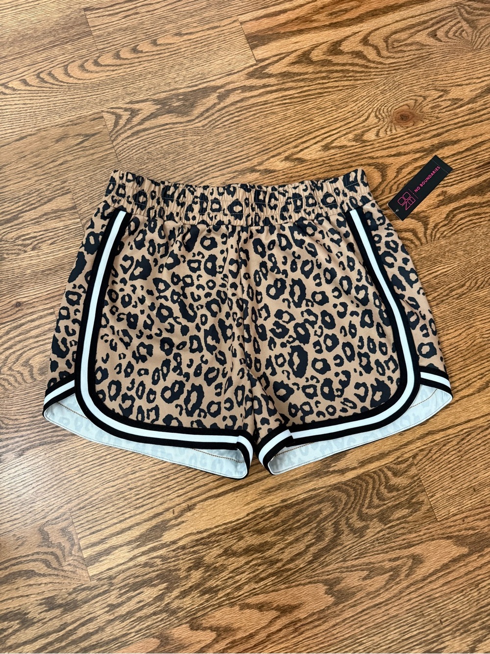 NWT Women’s/Jrs Medium Leopard Print Athletic Track Shorts w/Contrast Trim Retro